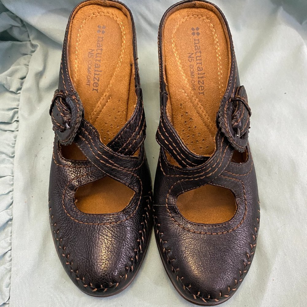 Naturalizer N5 Comfort ~ Dark Brown Leather  stacked Heeled Mules Sz 6 1/2M